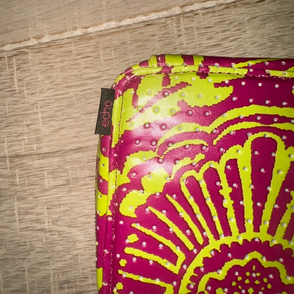 NWT Echo Purple and Green Zipper Wallet